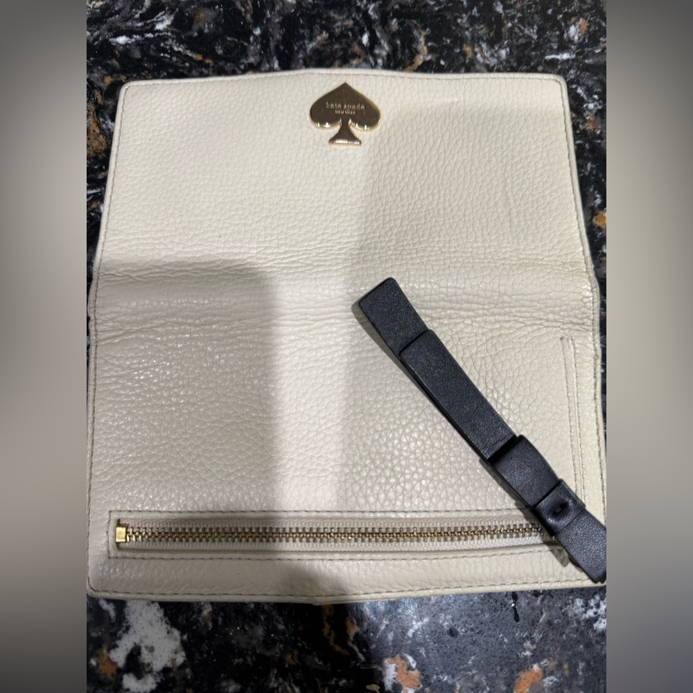 Kate Spade Cream Pebbled Wallet - Picture 4 of 5
